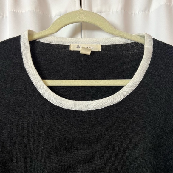 F21 Black & Cream White Color Block Round Neck Acrylic Sweater Size Large - Picture 3 of 8